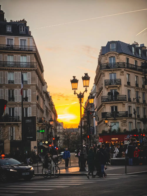 Kvöldsól í París - Nám og Kúltúr