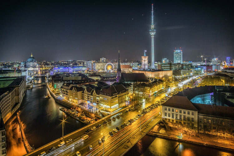 Berlín í Þýskalandi – næturútsýni yfir borgina og sjónvarpsturninn