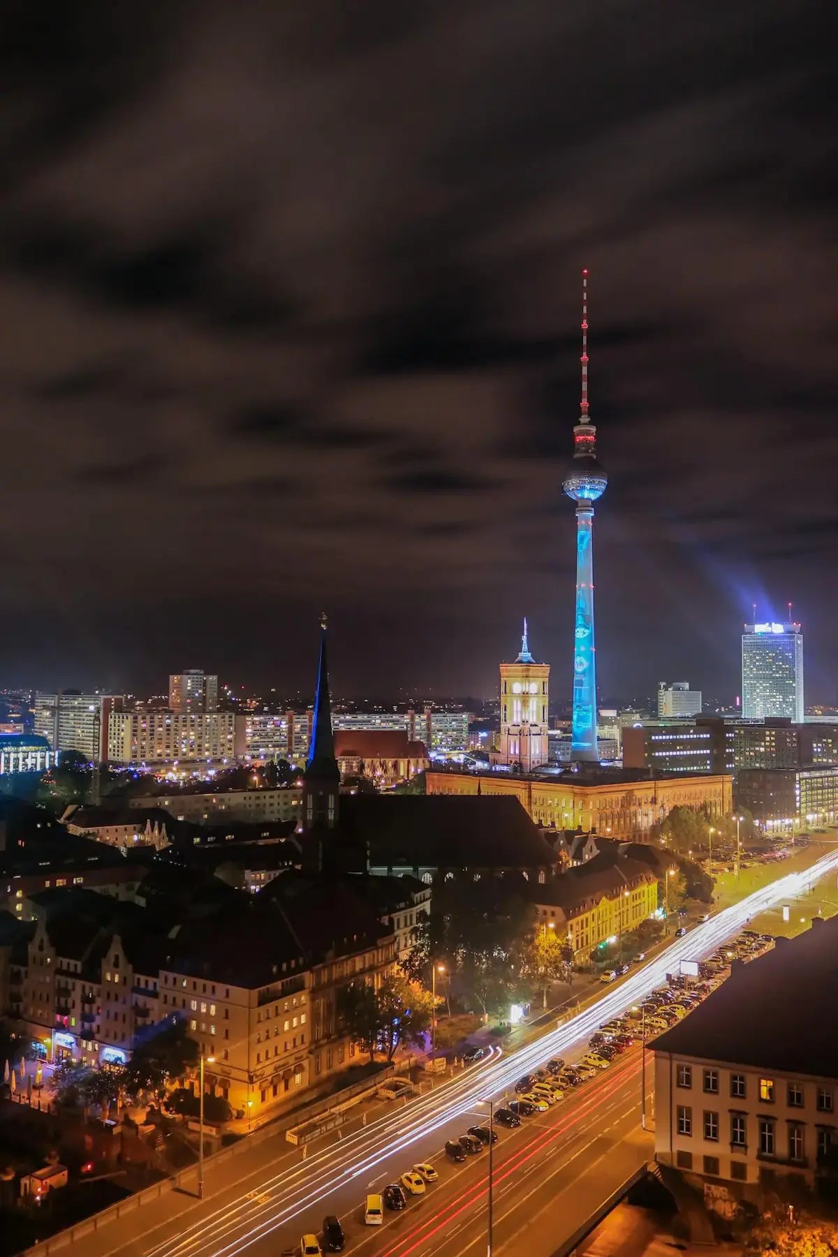 Berlín að kvöldi með Fernsehturm sjónvarpsturninum – þýskunámskeið í Berlín